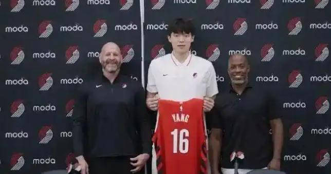 爱游戏-重返赛场引爆全场!,Doinb意外战胜巴黎圣日耳曼引发球迷热议(2025lpl第二赛段赛制解析)